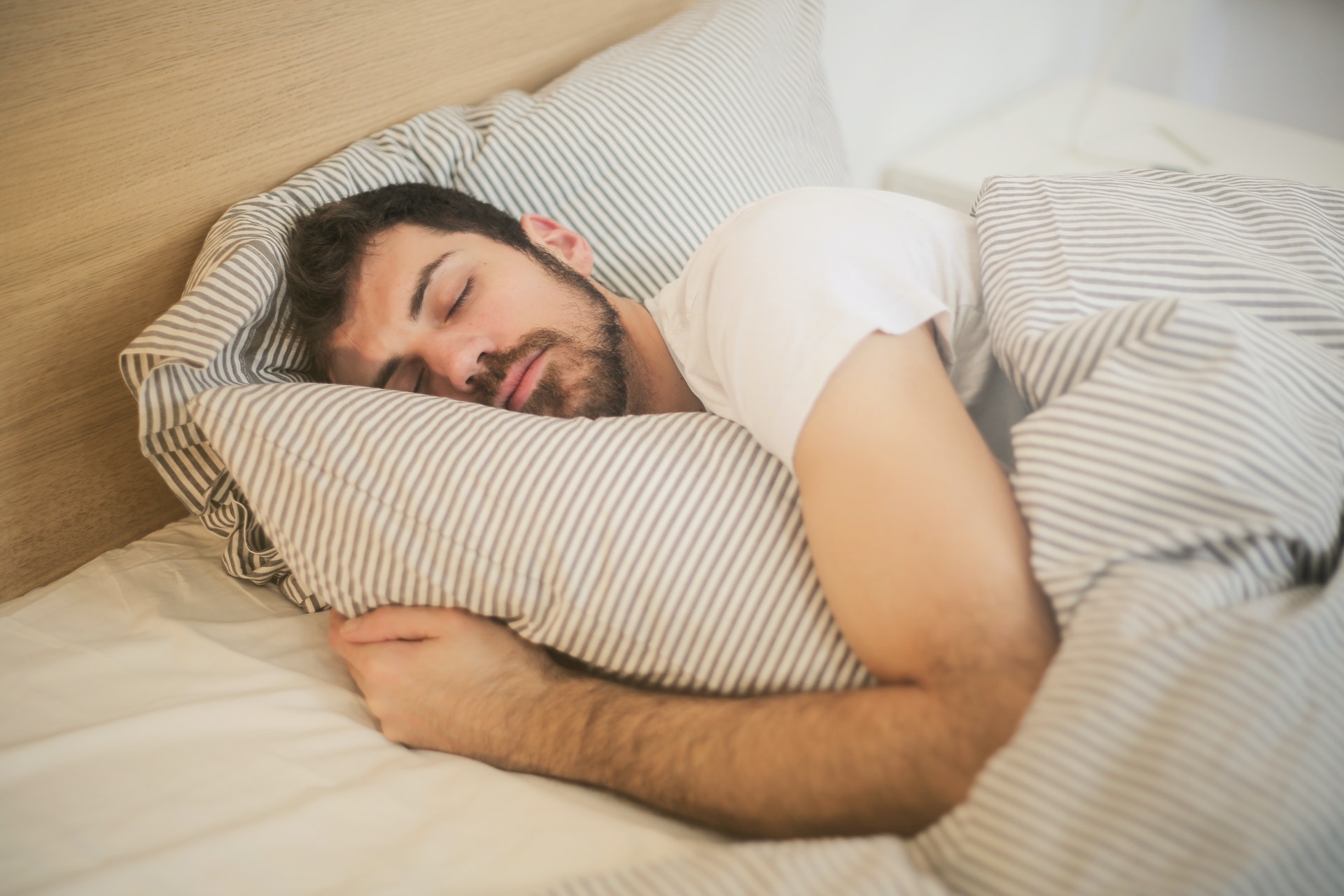 Mantener una adecuada higiene del sueño es esencial para un buen descanso nocturno y para evitar episodios de terrores nocturnos.